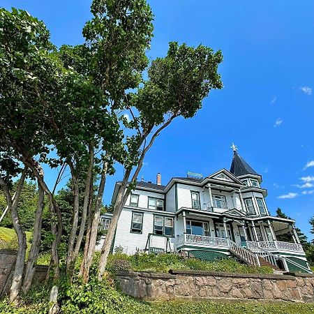 Le Manoir Du Vieux Presbytere Port-Daniel 外观 照片