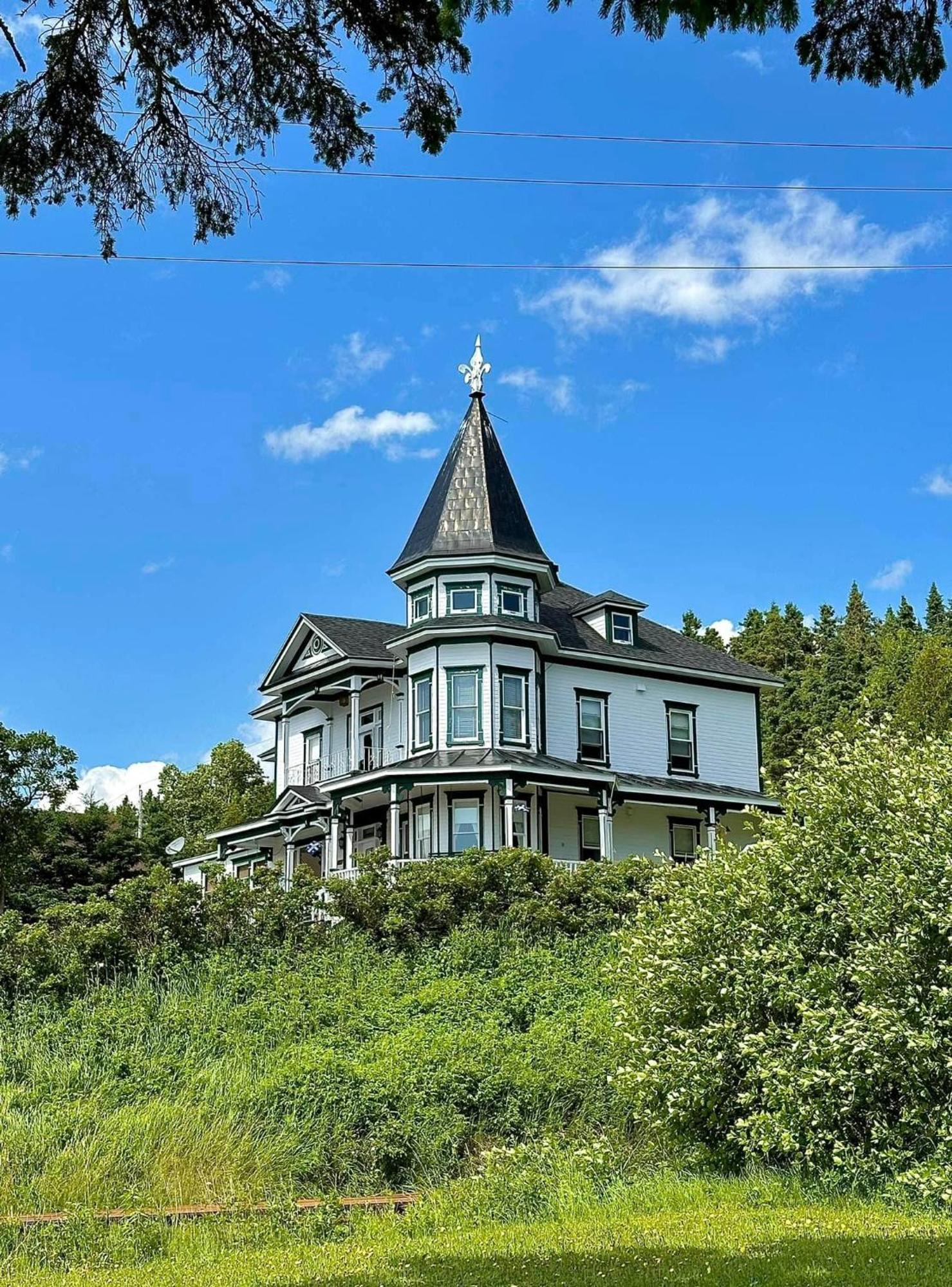 Le Manoir Du Vieux Presbytere Port-Daniel 外观 照片