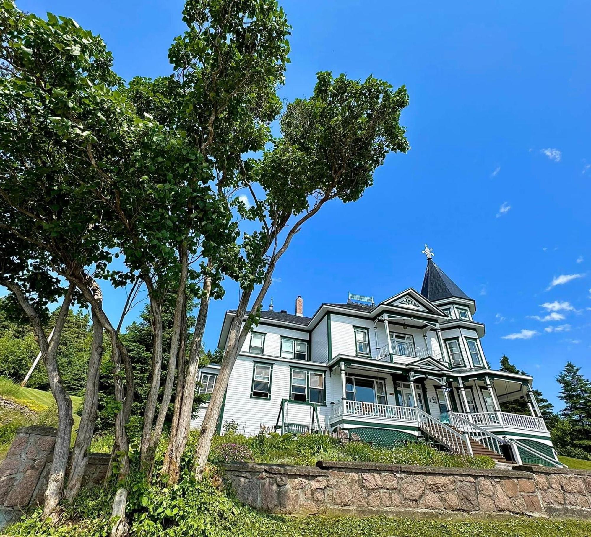 Le Manoir Du Vieux Presbytere Port-Daniel 外观 照片