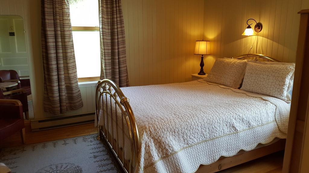 Le Manoir Du Vieux Presbytere Port-Daniel 外观 照片