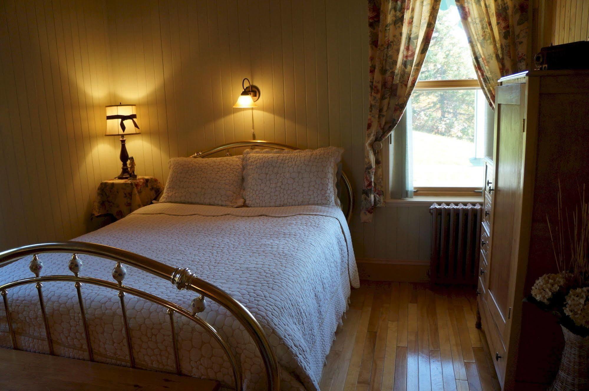 Le Manoir Du Vieux Presbytere Port-Daniel 外观 照片