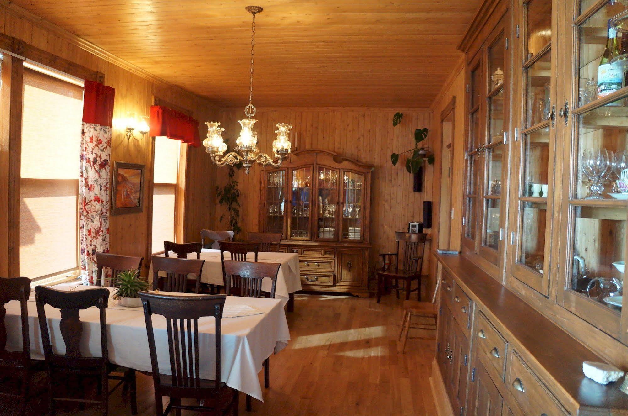 Le Manoir Du Vieux Presbytere Port-Daniel 外观 照片