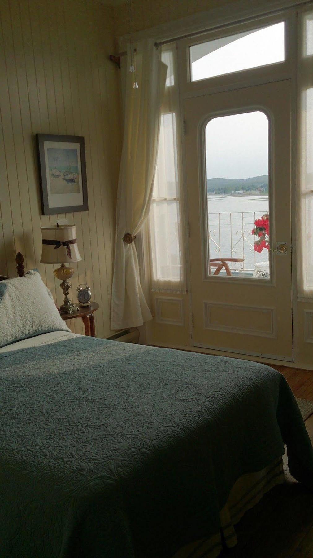 Le Manoir Du Vieux Presbytere Port-Daniel 外观 照片