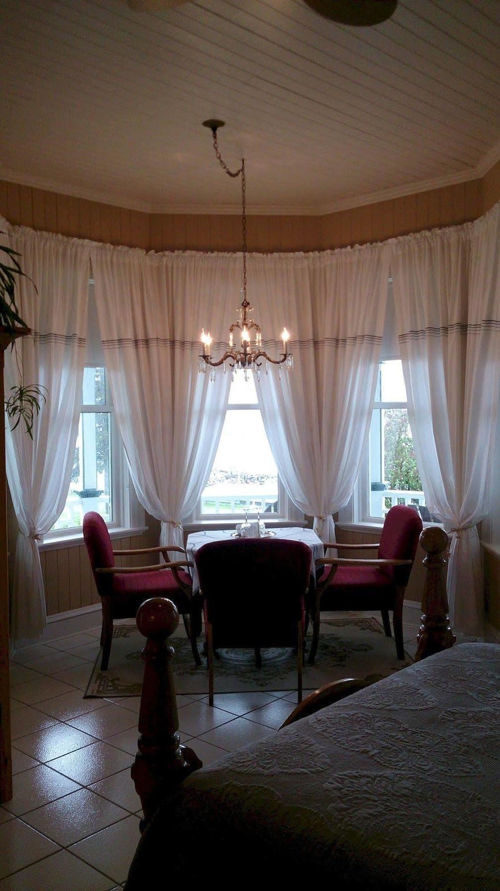 Le Manoir Du Vieux Presbytere Port-Daniel 外观 照片