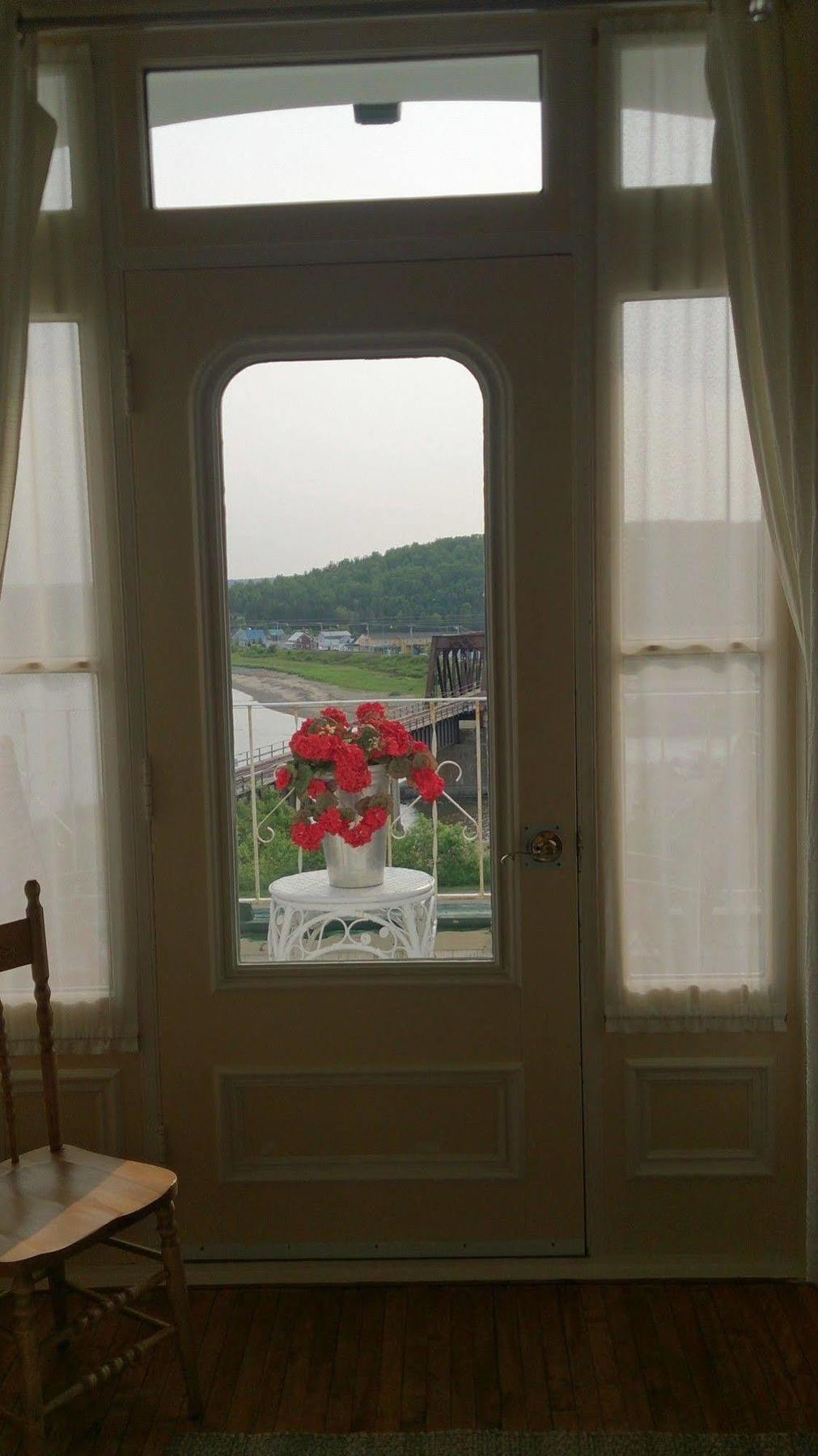 Le Manoir Du Vieux Presbytere Port-Daniel 外观 照片